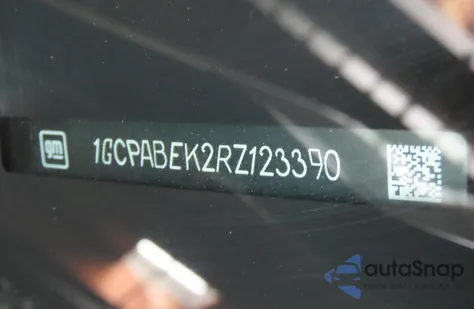 2024 Chevrolet Silverado C1500 Custom z USA, uszkodzony, nr VIN 1GCPABEK2RZ123390